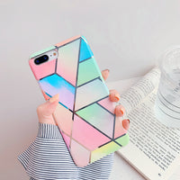 Carcasa iPhone patrón geométrico arcoíris
