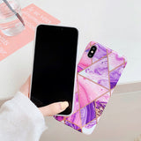 Carcasa iPhone mármol geométrico púrpura