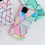Carcasa iPhone patrón geométrico arcoíris