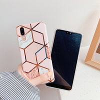 Carcasa Huawei patrón geométrico rosa